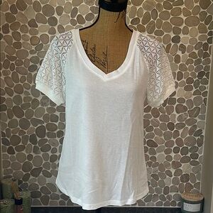 Fashion White waffle T-shirt, with lace sleeves – size medium